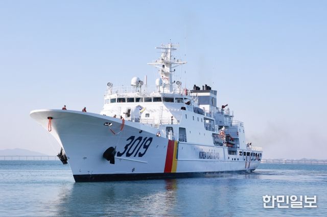 인천 해경 전용부두에 입항하고 있는 서특단 3019함
