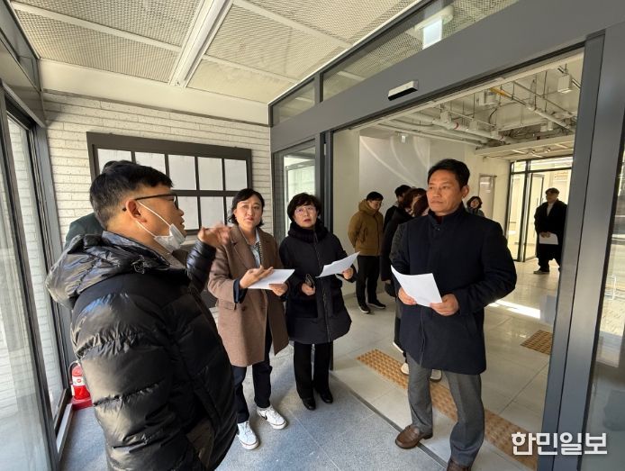 대전 중구의회 사회도시위원회가 평생학습관 이전 예정지를 점검하고 있다.(2026. 1. 8.)