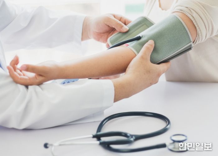 국가건강검진 ‘혈압 측정' 이미지