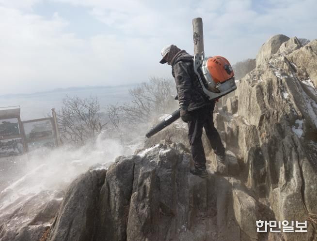강화군시설관리공단, 마니산 국민관광지 신속 제설 작업으로 안전 강화