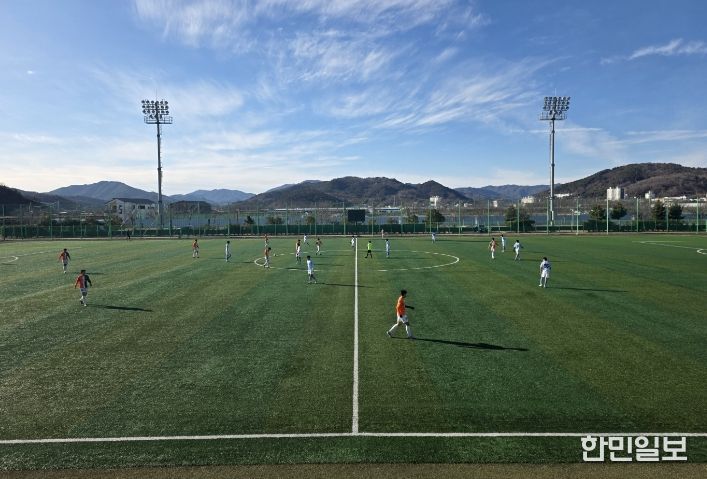 보성군, 2026년 동계 전지훈련지 최적지로 부상_보성군에서 5개의 축구팀이 전지 훈련을 하고 있다