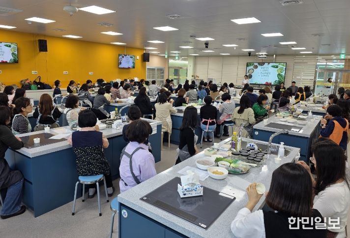 학교급식관계자 면역UP, 건강한 장만들기(강된장, 견과류쌈장)연수 실습 사진