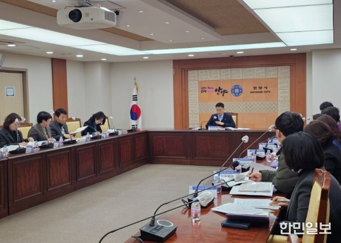 30일 오전 11시 시청 전자회의실에서 이계삼 안양시 부시장이 설 명절 종합대책 회의를 주재하고 있다