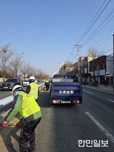 부산 사상구, 백양대로 중앙분리대 잡초제거 작업 실시