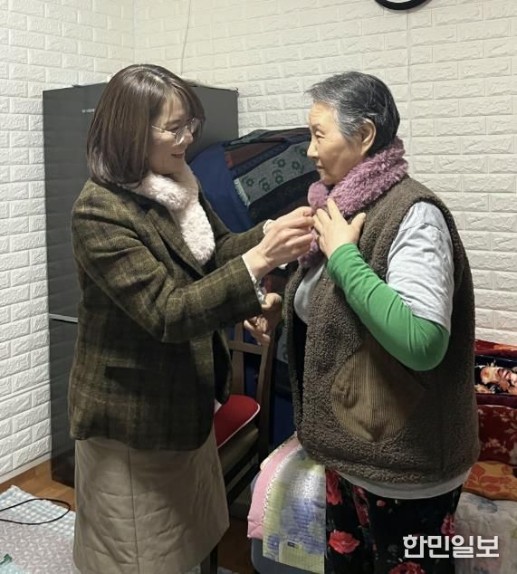 수원시 팔달구 우만1동 새마을문고회, 사랑의 털목도리 나눔으로 따뜻한 온기 나눠