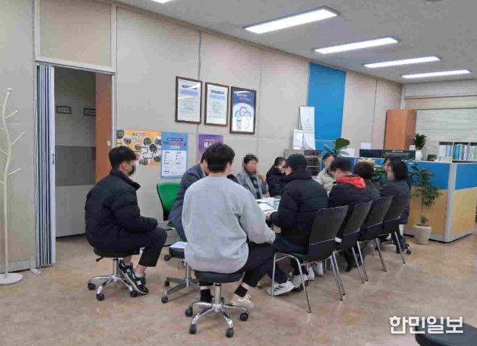 상수도 검침원 직무·안전 교육 진행 모습(개인정보 보호 목적으로 모자이크 처리)