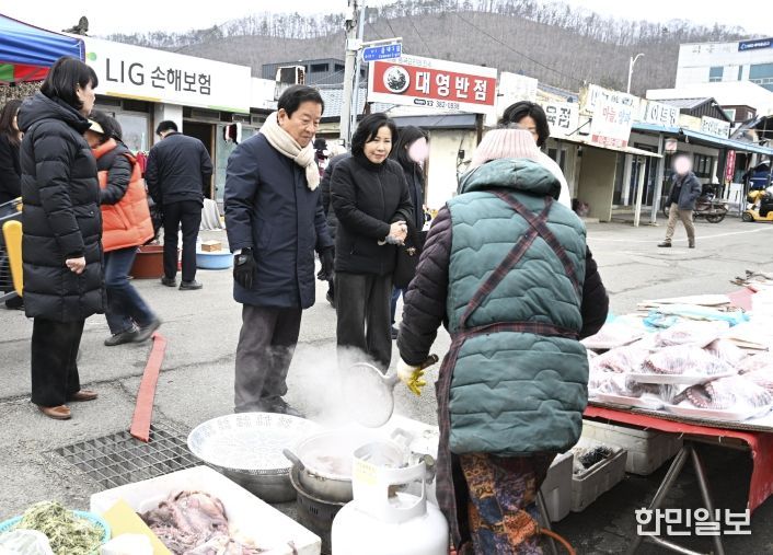 설맞이 장보기 행사로 명절 준비