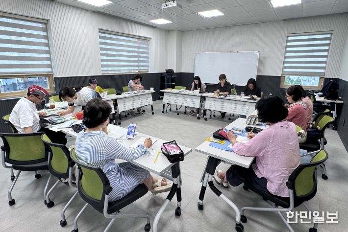 지난해 우산생활문화센터 펜수채드로잉 프로그램