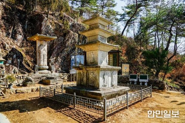 보물 금둔사지 삼층석탑과 석조불비상(천명귀 작가 2025)