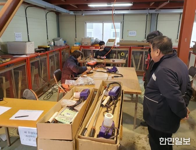 세종시, 인공수분기 점검으로 고품질 배 생산해요