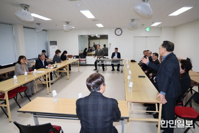 김완근 제주시장, 노인복지회관 찾아 신년인사