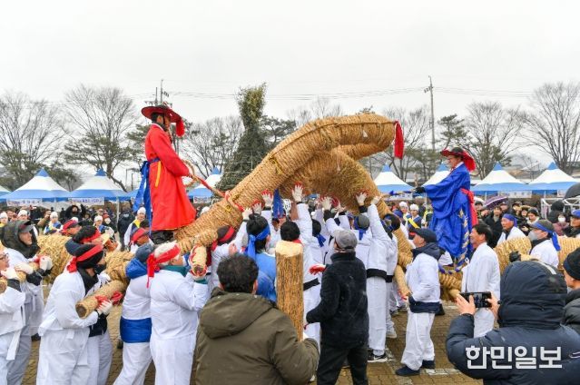 지난해 순흥초군청민속문화재 성하·성북 줄다리기 모습