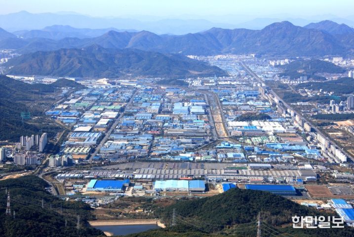 불모산에서 바라본 창원국가산단 전경