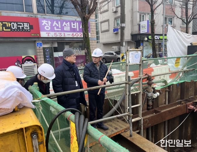 맨홀 추락방지시설 설치‘