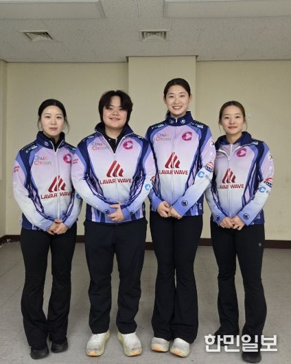 춘천시청 컬링팀 (사진 왼쪽부터 스킵 박유빈, 서드 박서진, 세컨 양태이, 리드 김수진)