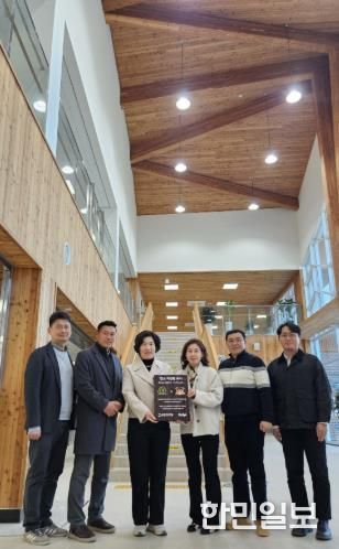 목조건축물 탄소저장량 공식인증 획득 현판식 사진