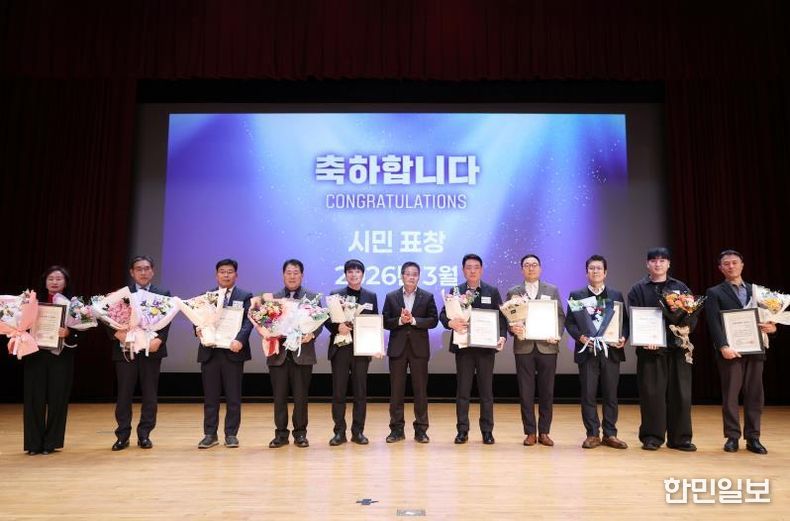 2026년 부천시 모범납세자 인증서 수여식 단체 기념 촬영