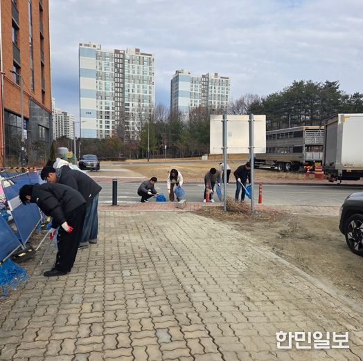 진천군청 홍보미디어실, 충북혁신도시 도심 환경정화 활동 실시