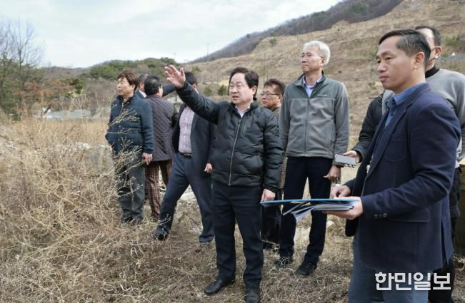 지난 2023년 3월 오남읍 복합문화시설 조성을 위한 현장방문한 주광덕 시장