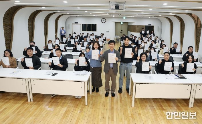 생활폐기물 다이어트 실천서약식_김진만 강남구 부구청장(가운데)