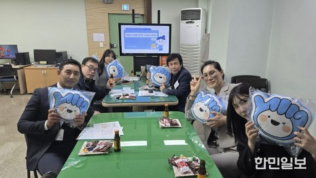 ‘부천시 유튜브 공무원 서포터즈 2기’가 부천시청 스튜디오에서 첫 회의를 열었다.