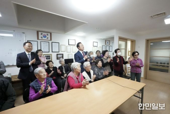 홍천군, 어르신 화상 소통 문화행사 첫 시도...스마트 경로당 4개 시군 연합 노래자랑으로 어르신 디지털 교류 넓힌다