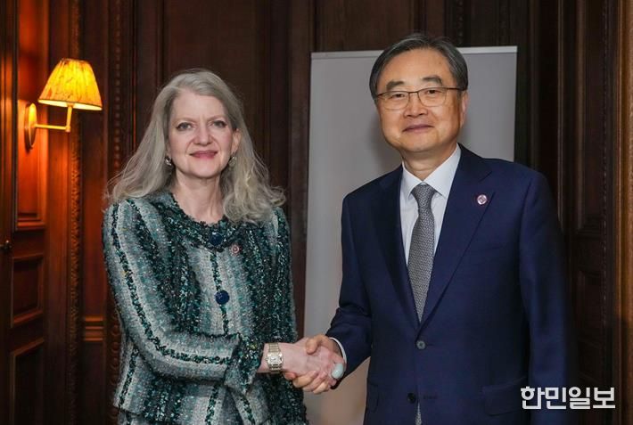 앨리슨 후커(Allison Hooker) 美 국무부 정무차관과 조현 외교장관