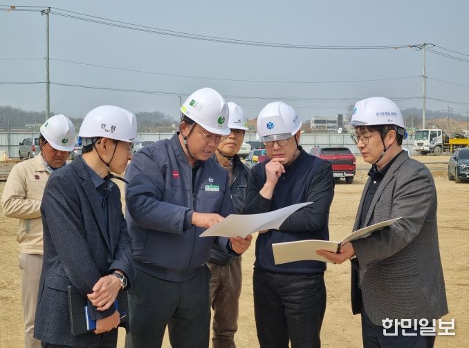 오른쪽에서 두 번째 김상철 본부장