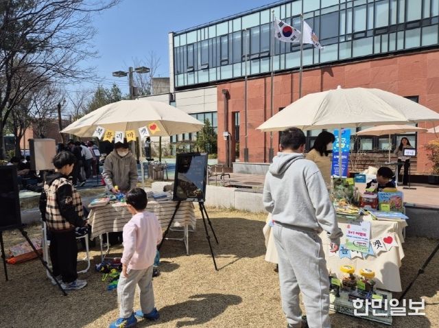 송천도서관, 시민 참여형 북플리마켓 제1회 ‘지구책장’ 성료