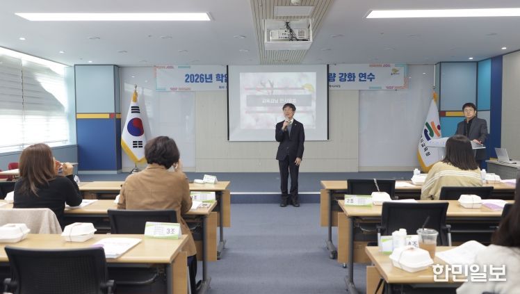 천창수 교육감이 27일 본청 다산홀에서 열린 '학업 중단 예방 활성화 연수'에 참석해 인사말을 하고있다.