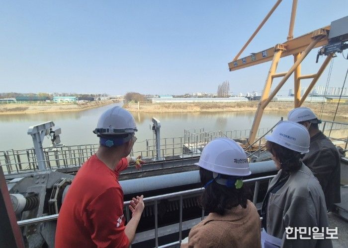 행정지원과장 및 점검반 배수펌프장 현장 방문·점검(3월 25일)