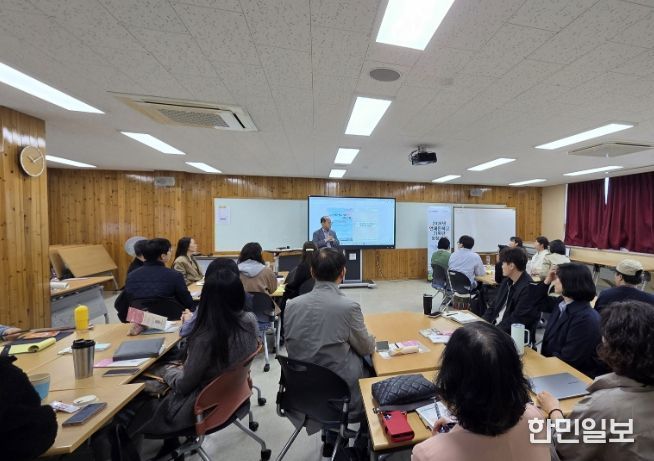 ‘2026 언제든학교기획단 양성과정’에 시민들이 참여하고 있다.