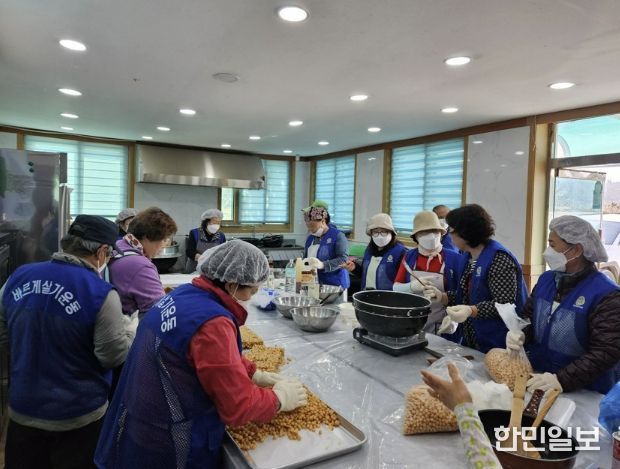 포천시 바르게살기운동 창수면위원회, 오란다 만들기 행사 개최