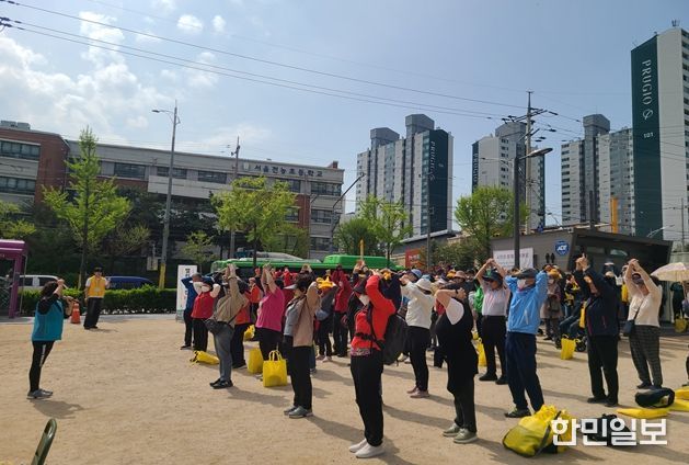 지난해 열린 동대문구치매안심센터의 치매 극복 한마음 걷기 행사 모습