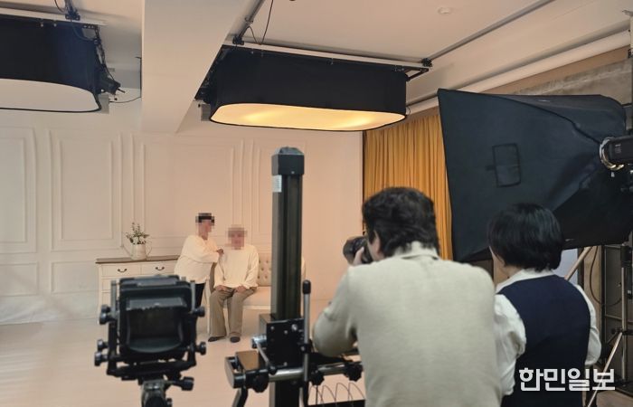 팔달구보건소 치매안심센터가 ‘추억 한 컷, 마음 한 걸음’ 프로그램을 운영하고 있다.