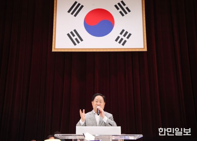 환영사하고 있는 주광덕 시장