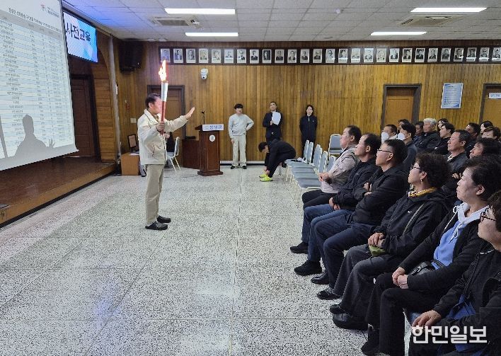 성화 봉송 주자 대상 사전 교육을 진행하고 있다.