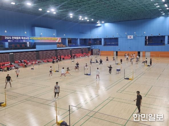 전지훈련 중인 배드민턴 선수들 모습