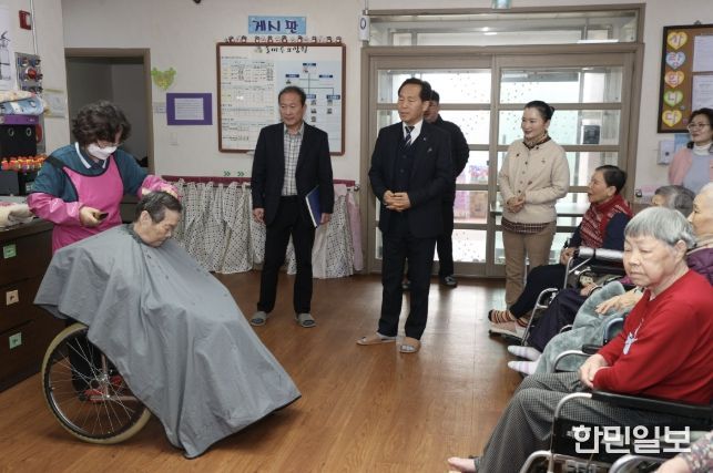 전도성 부군수 복지시설 방문 사진