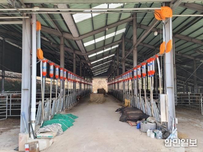 진주시, 기후 위기시대 ‘축산업’ 새로운 미래 개척 - 자동화 사료급이시스템 설치 전경