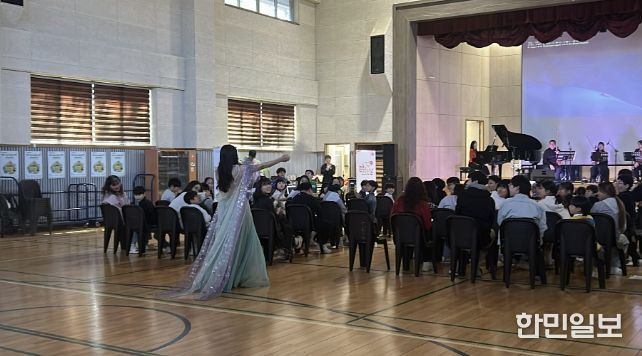 연천군, 초성초서 '찾아가는 스크린 콘서트' 성료...학생·교사 높은 호응