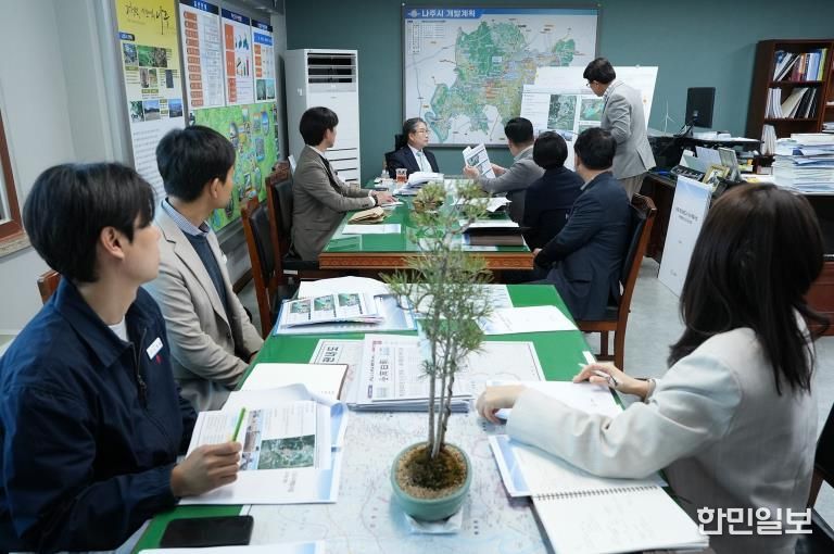 나주시가 지난 8일 부시장실에서 ‘나주역세권(KTX) 복합개발 기본구상 및 타당성 검토 용역 보고회’를 열고 사업 추진 상황을 점검했다.