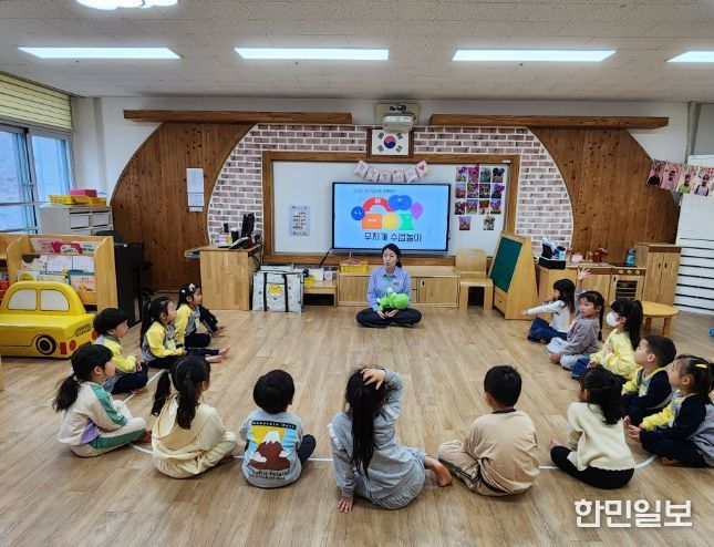 현장으로 찾아간 '무지개 수업놀이'