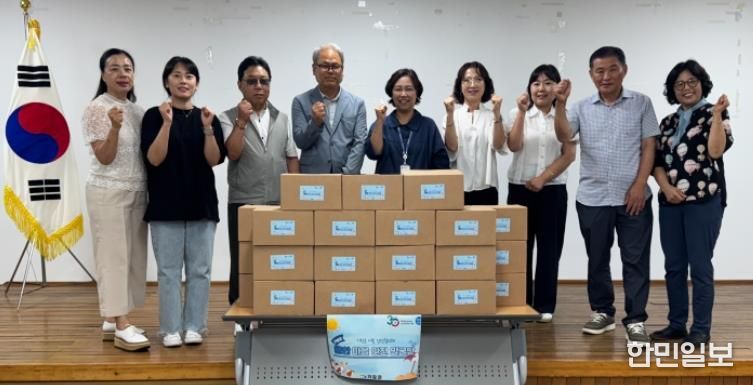 지난해 기장군 여름안전 협의체 '쿨한 마을안전발굴단'이 기념촬영을 하고 있다