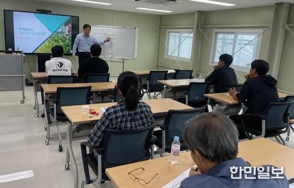나주시가 초급 과정과 고급 과정으로 나눠 ‘2026년 스마트팜 현장 전문가 양성 교육’을 진행한다. 사진은 작년에 진행한 ‘2025년 스마트팜 현장 전문가 양성 교육’ 모습.