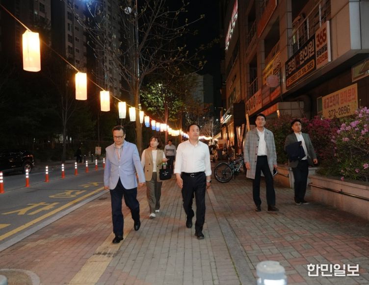 금암중심상가 청사초롱 현장점검 모습