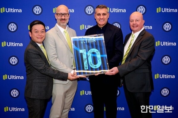(Left to Right) Jack Li, Regional Business Director, Ultima Markets, Jean-Phiippe Mota, Board Director, Ultima Markets, Christian Vieri, Inter Legend, & Mark Goater, Director, Ultima Markets