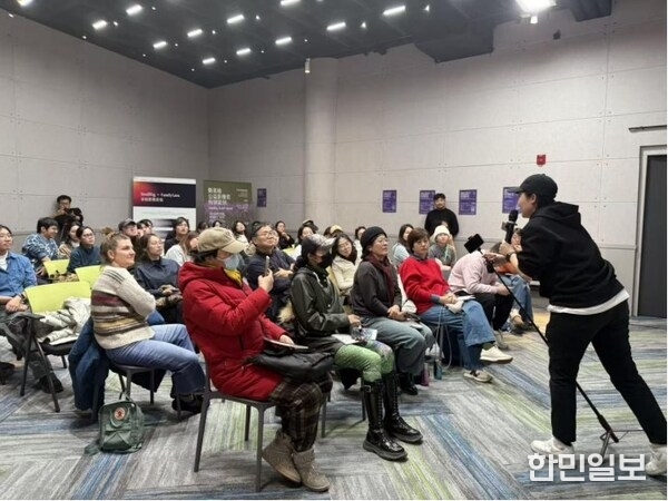 SmallRig experts demonstrate the use of the Family Filmmaking Kit during the workshop